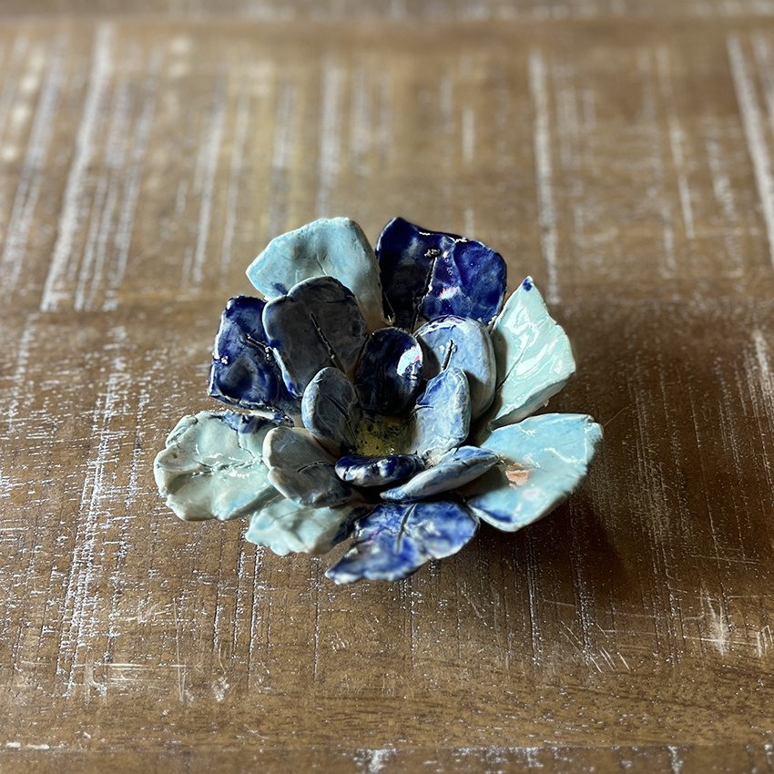 fleur en grès émaillé